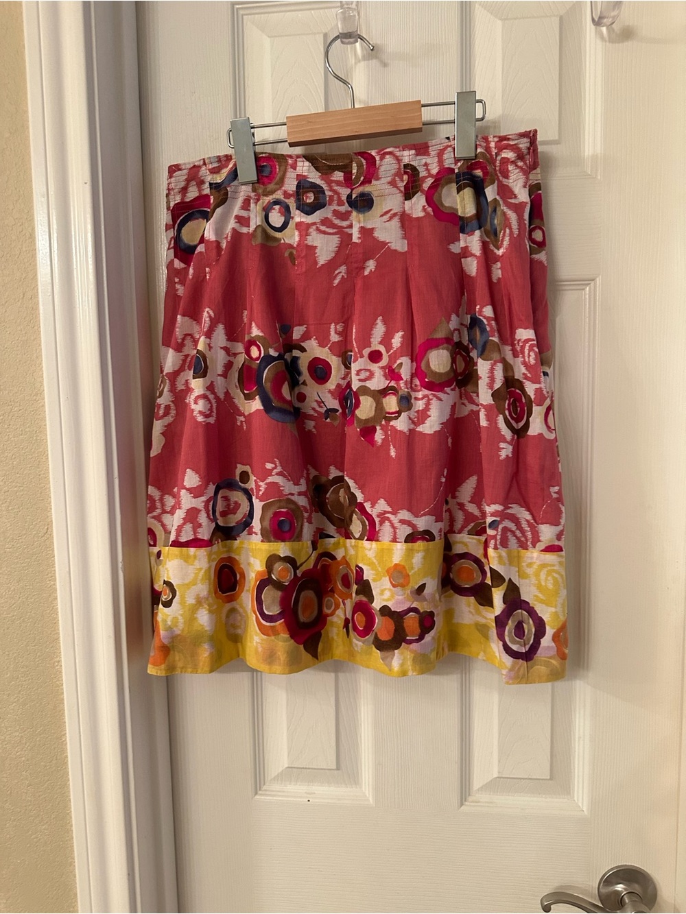 BCBGMAXAZRIA skirt size 8 very good condition